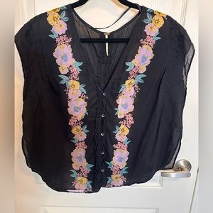 Sleeveless bohemian style blouse